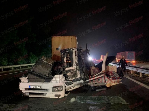 Anadolu Otoyolu'nda paramparça olan bu tırın kupasından sağ çıktı