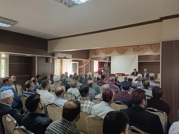 Akyazı'da emekli olan diyanet görevlilerine ödül verildi