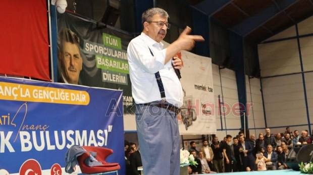 Akyazı'da Hayati İnanç'la Gençlik Buluşması