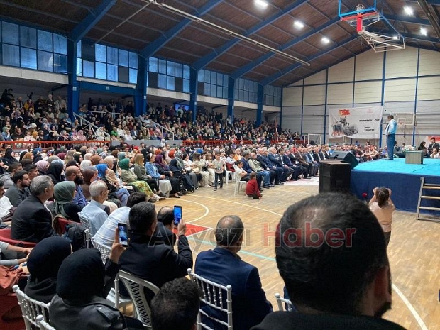 Akyazı'da Hayati İnanç'la Gençlik Buluşması