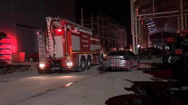 Traktör fabrikası'nın içinde bulunan otomotiv boyahanesinde yangın