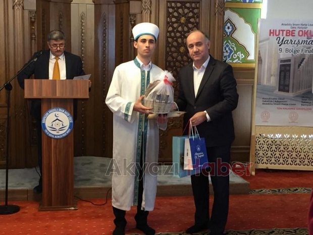 Genç Hatipler Hutbe Okuma Yarışması ikincisi Akyazı'dan