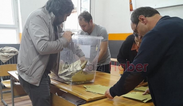 Sandıklar açıldı, oy sayımına geçildi