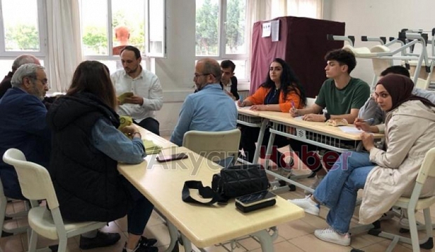 Sandıklar açıldı, oy sayımına geçildi