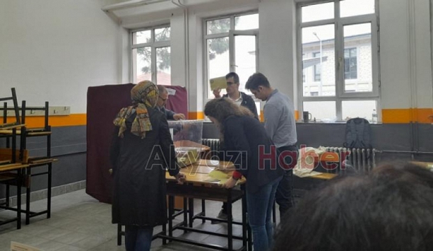Sandıklar açıldı, oy sayımına geçildi