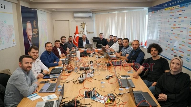Yunus Tever seçim sonuçlarını anlık takip ediyor