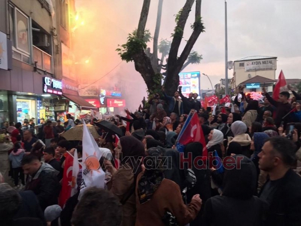 Akyazı'da kutlamalar başladı