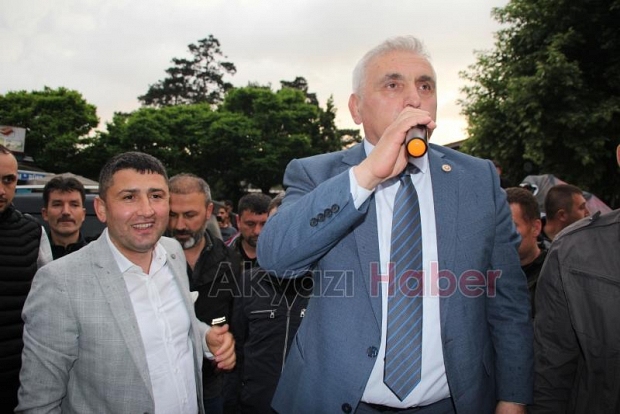 Akyazılı iş adamı Ömer Peker'den zafer kutlaması