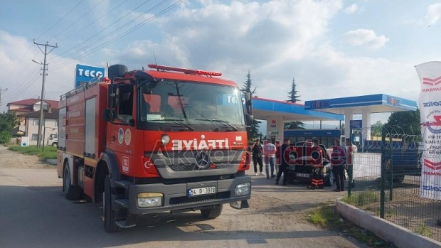 Yanan otomobile ilk müdahale petrolcülerden