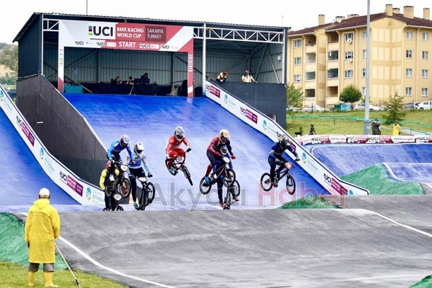 Dünyanın en iyileri vadide pedal çeviriyor