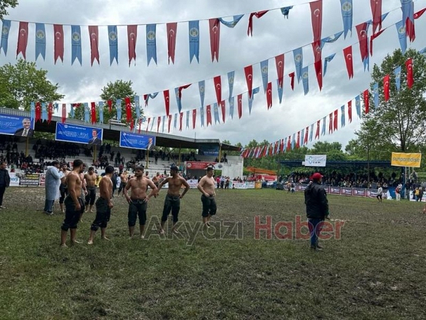 Pehlivanlar Akbalık Yağlı Güreşleri'nde er meydanına çıktı