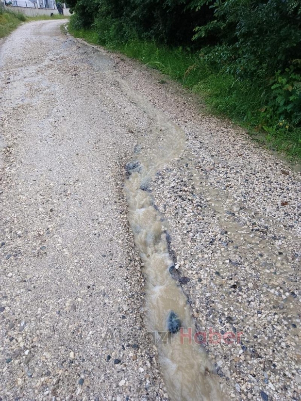 İlçe Merkezinde yollar içler acısı