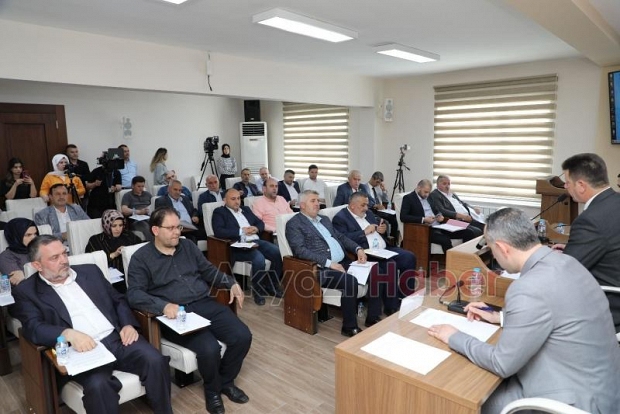 Bozuk yol tepkisine başkandan kulak asmıyoruz yanıtı