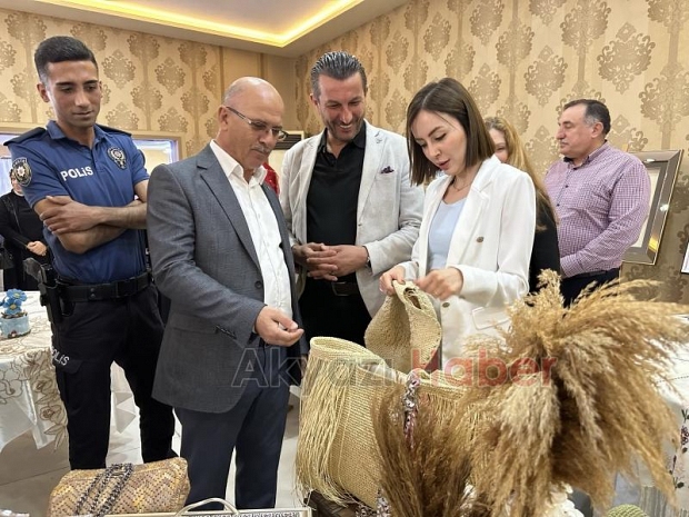 Karapürçek'te Hayat Boyu Öğrenme Haftası sergisi düzenlendi