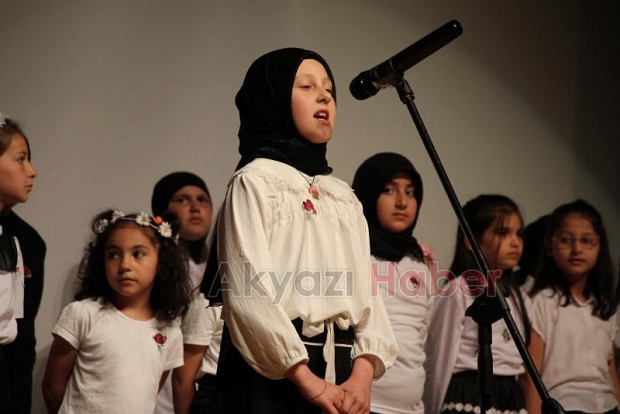 Akyazı SGM’de yılsonu programı coşkusu