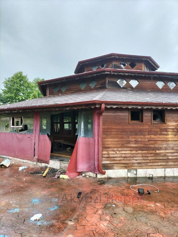 Karapürçek'teki çay bahçesi harabeye döndü
