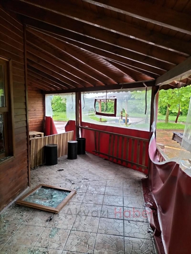 Karapürçek'teki çay bahçesi harabeye döndü