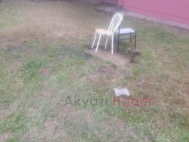 Atatürk İlkokulu Anasınıfı bahçesindeki rögar taştı