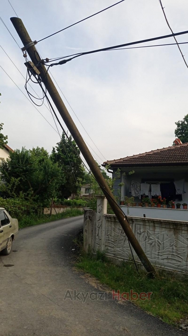 Devrilmek üzere olan direk tehlike oluşturuyor