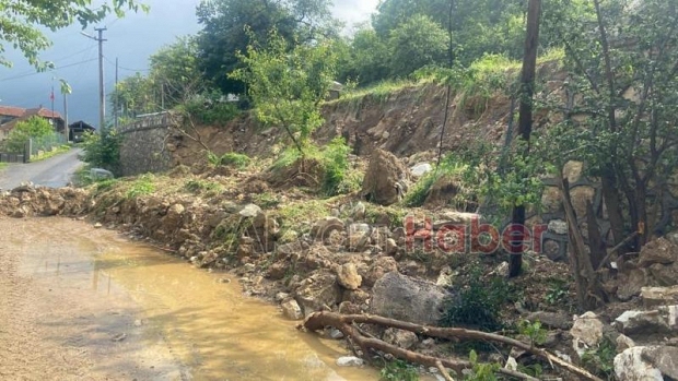 Akyazıda sel pek çok mahalleyi vurdu