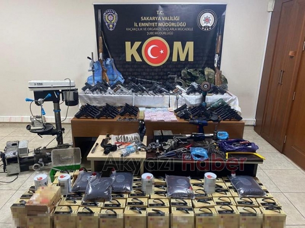 Onlarca silah ve balistik yelek ele geçirildi