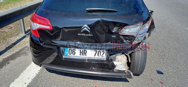 Otoyolda 5 araçlı  zincirleme kaza