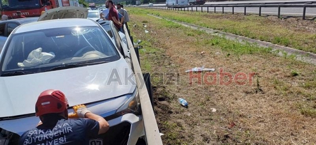 Otoyolda 5 araçlı  zincirleme kaza