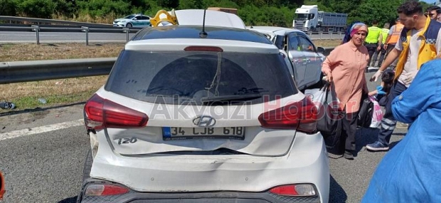 Otoyolda 5 araçlı  zincirleme kaza