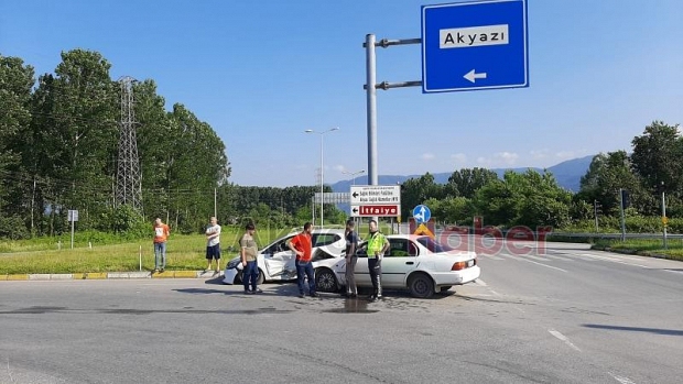 Trafik ışıklarının çalışmadığı kavşakta kaza