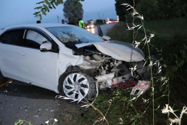 Akyazıda feci kaza: 4 yaralı