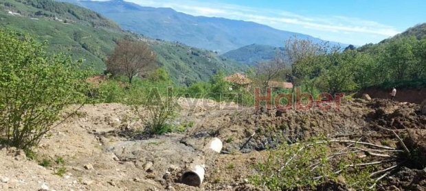 Heyelanın yollarını kapadığı mahalleli 5 aydır mağdur