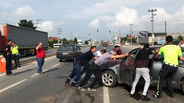 Kadın sürücü kazanın şokunu üzerinden atamadı