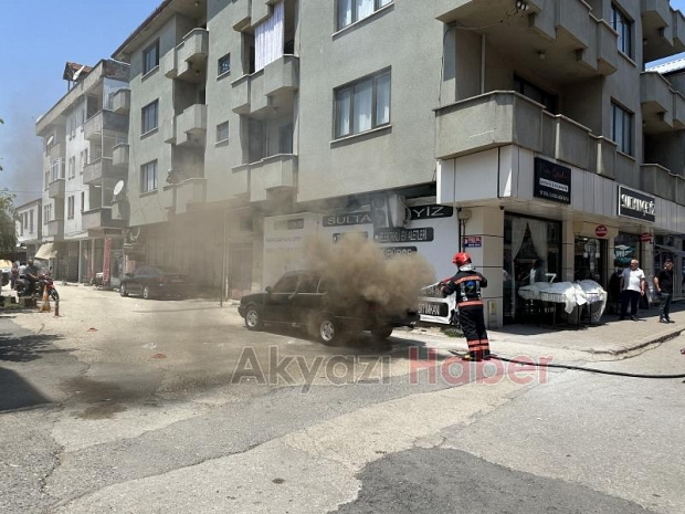 Otomobili kül olmaktan itfaiye kurtardı