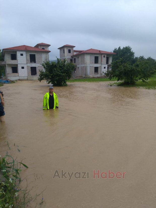 Akyazıda şiddetli yağış