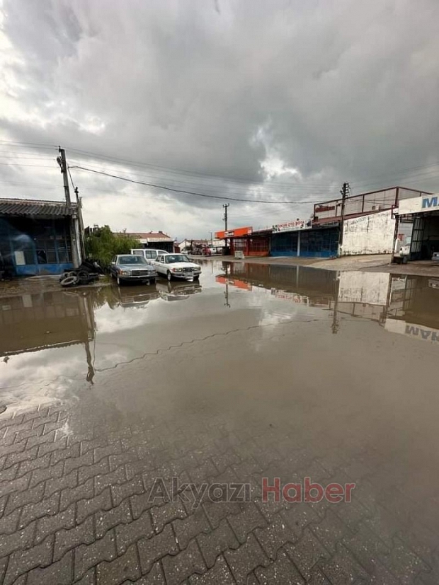 Akyazıda şiddetli yağış