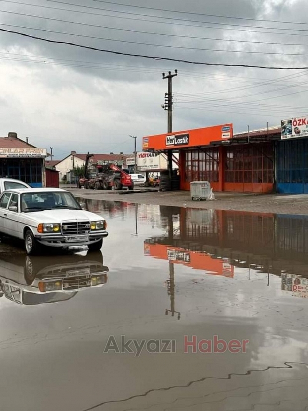Akyazıda şiddetli yağış