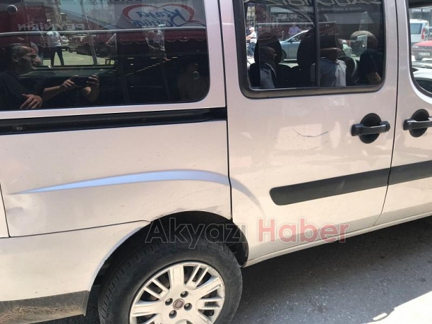 Aracın aynasının çarptığı motosikletli düşüp yaralandı