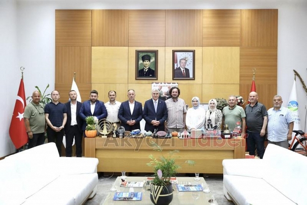 Başkan Yüce AK Parti Akyazı Teşkilatını misafir etti