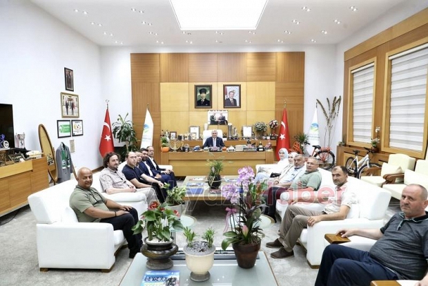 Başkan Yüce AK Parti Akyazı Teşkilatını misafir etti