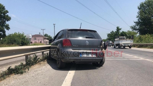 Otomobiller çarpıştı