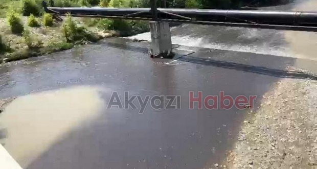 Mudurnu Deresi'nin rengi siyaha döndü