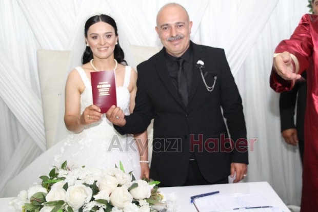 Naim Yolcu hayatını Esra Akgül ile birleştirdi