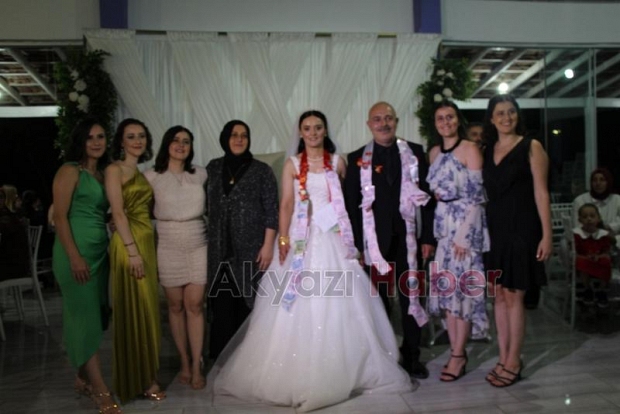 Naim Yolcu hayatını Esra Akgül ile birleştirdi