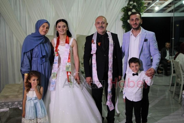 Naim Yolcu hayatını Esra Akgül ile birleştirdi