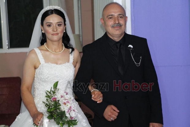 Naim Yolcu hayatını Esra Akgül ile birleştirdi
