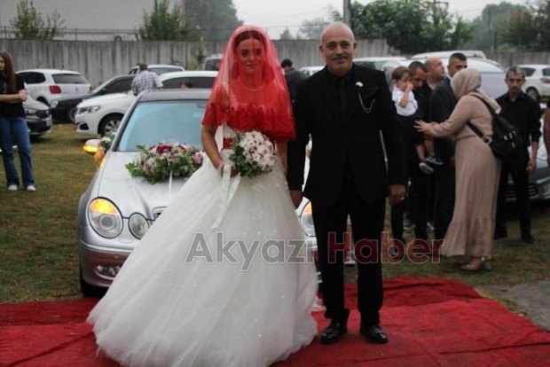 Naim Yolcu hayatını Esra Akgül ile birleştirdi