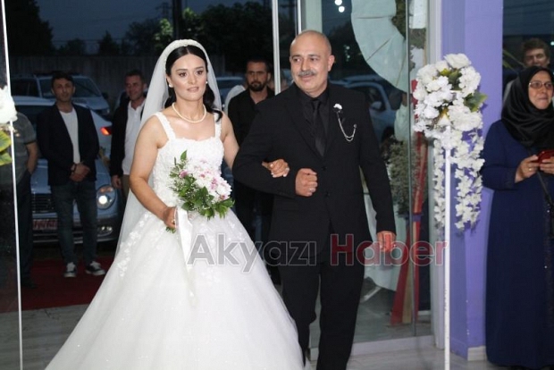 Naim Yolcu hayatını Esra Akgül ile birleştirdi