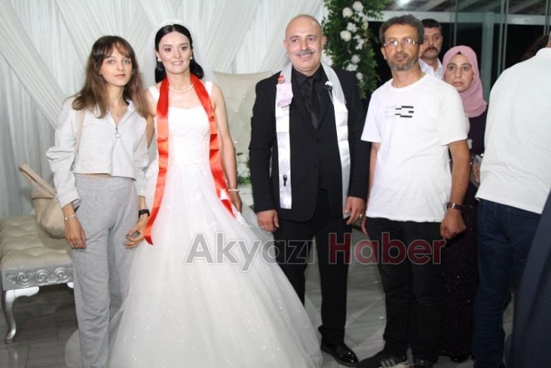 Naim Yolcu hayatını Esra Akgül ile birleştirdi