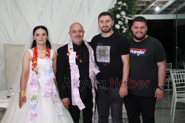 Naim Yolcu hayatını Esra Akgül ile birleştirdi