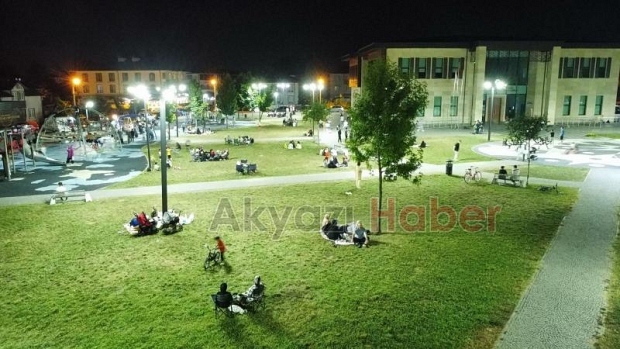 Akyazılılar parka akın etti